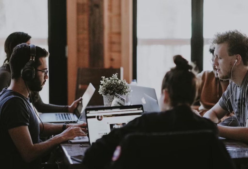 augmented teams, Extended teams, strategies for keeping talent engaged, Augmented Teams Benefits, Challenges in Augmented Teams, Augmented team members, External contractors, TA, team augmentaton, augmented teams, augmentation